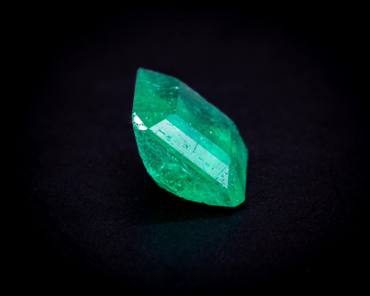 Колумбийский изумруд 0.45 ct без облагораживания, без масла, изумрудная огранка, вид 7
