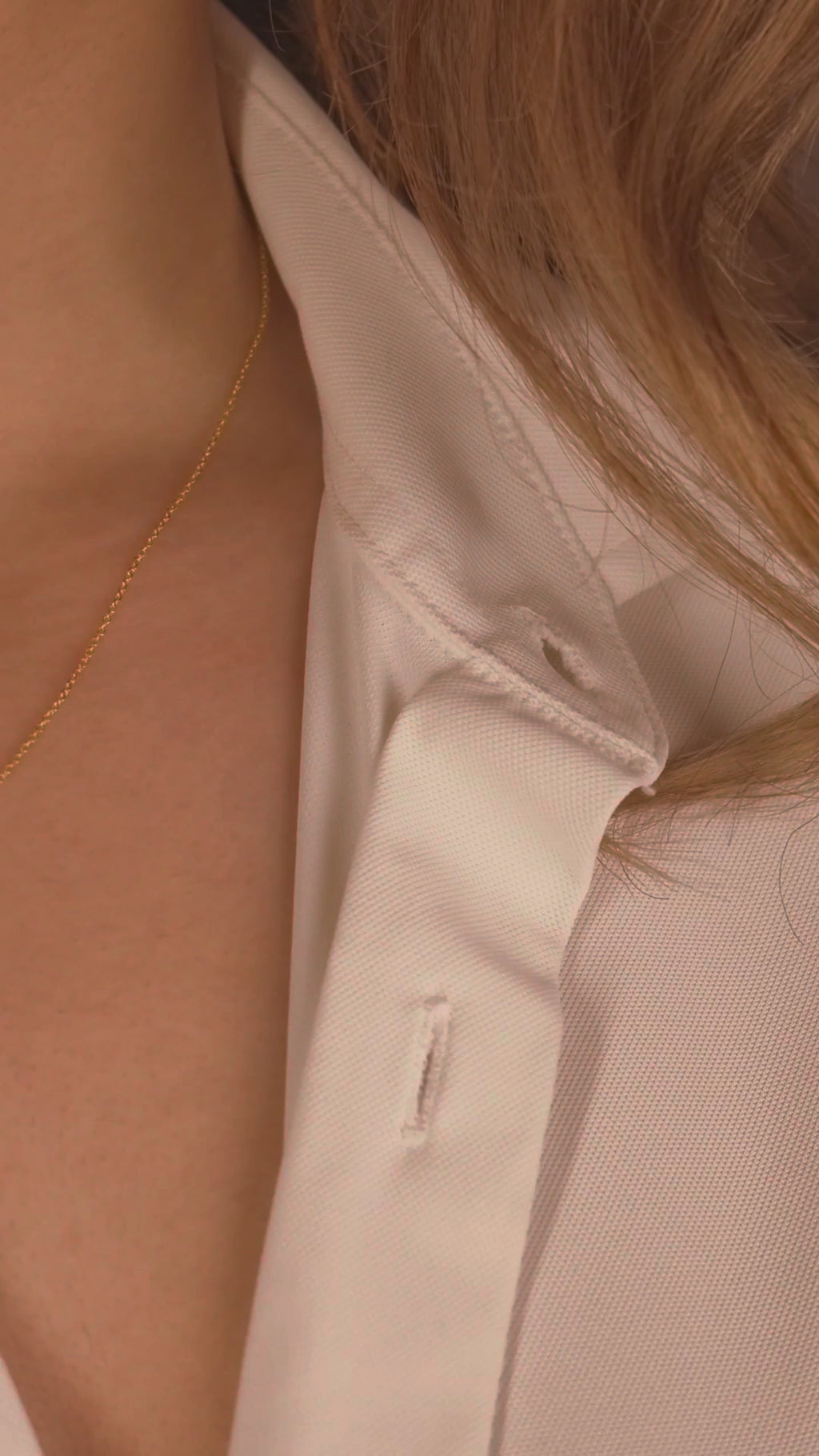 Video: yellow gold plated 0.50 ct solitaire necklace worn at the collarbone