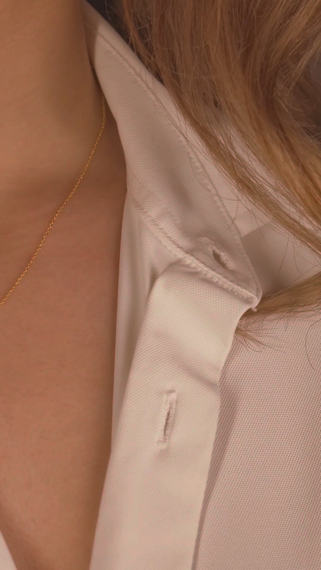 Video: yellow gold plated 0.50 ct solitaire necklace worn at the collarbone