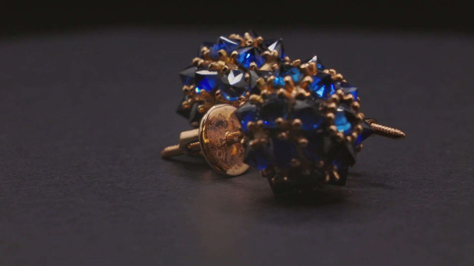 Blue sapphire spike ball stud earrings in 18K gold, view 5