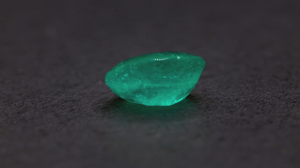 0.95 ct untreated no-oil Colombian emerald, oval, view 2