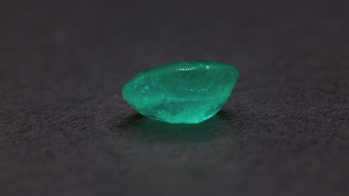 0.95 ct untreated no-oil Colombian emerald, oval, view 2