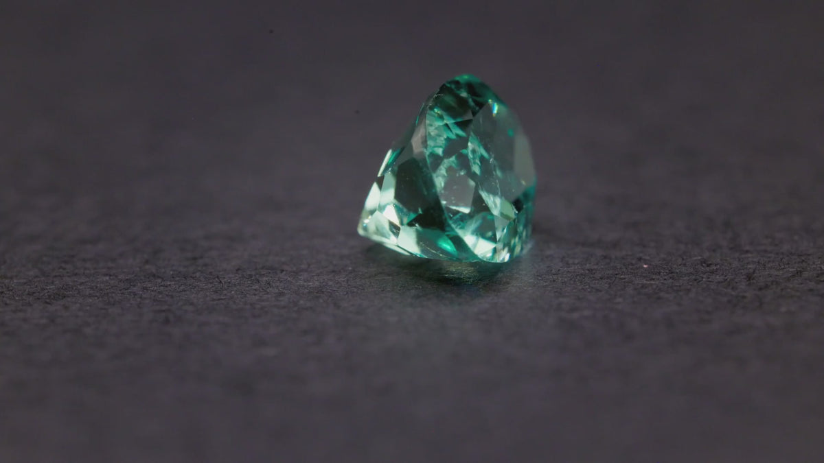 0.995 ct untreated no-oil mint green Colombian emerald, oval, view 2