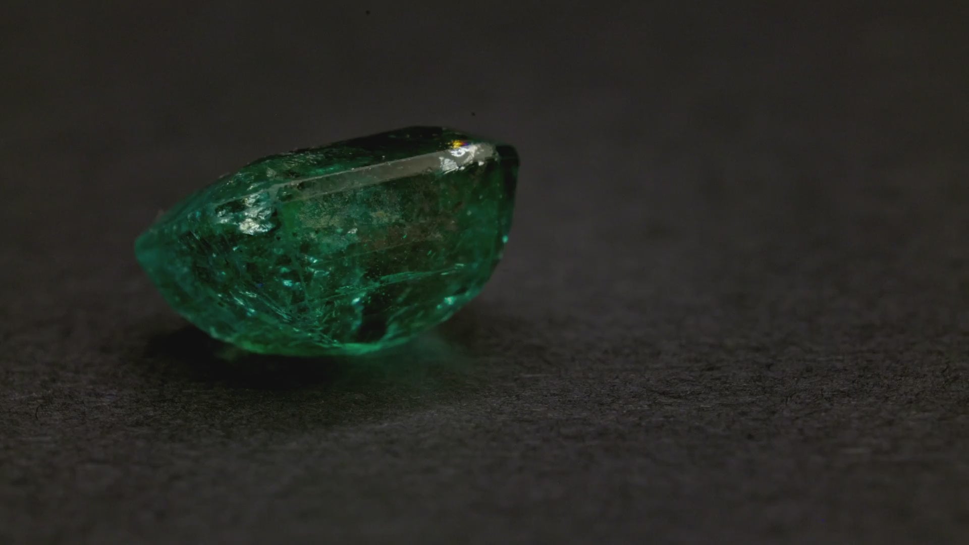 2.51 ct Zambian emerald, emerald cut, loose, view 2