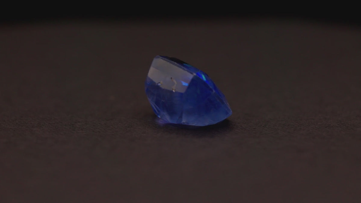 10.01 ct unheated cornflower blue Ceylon sapphire, cushion, view 3