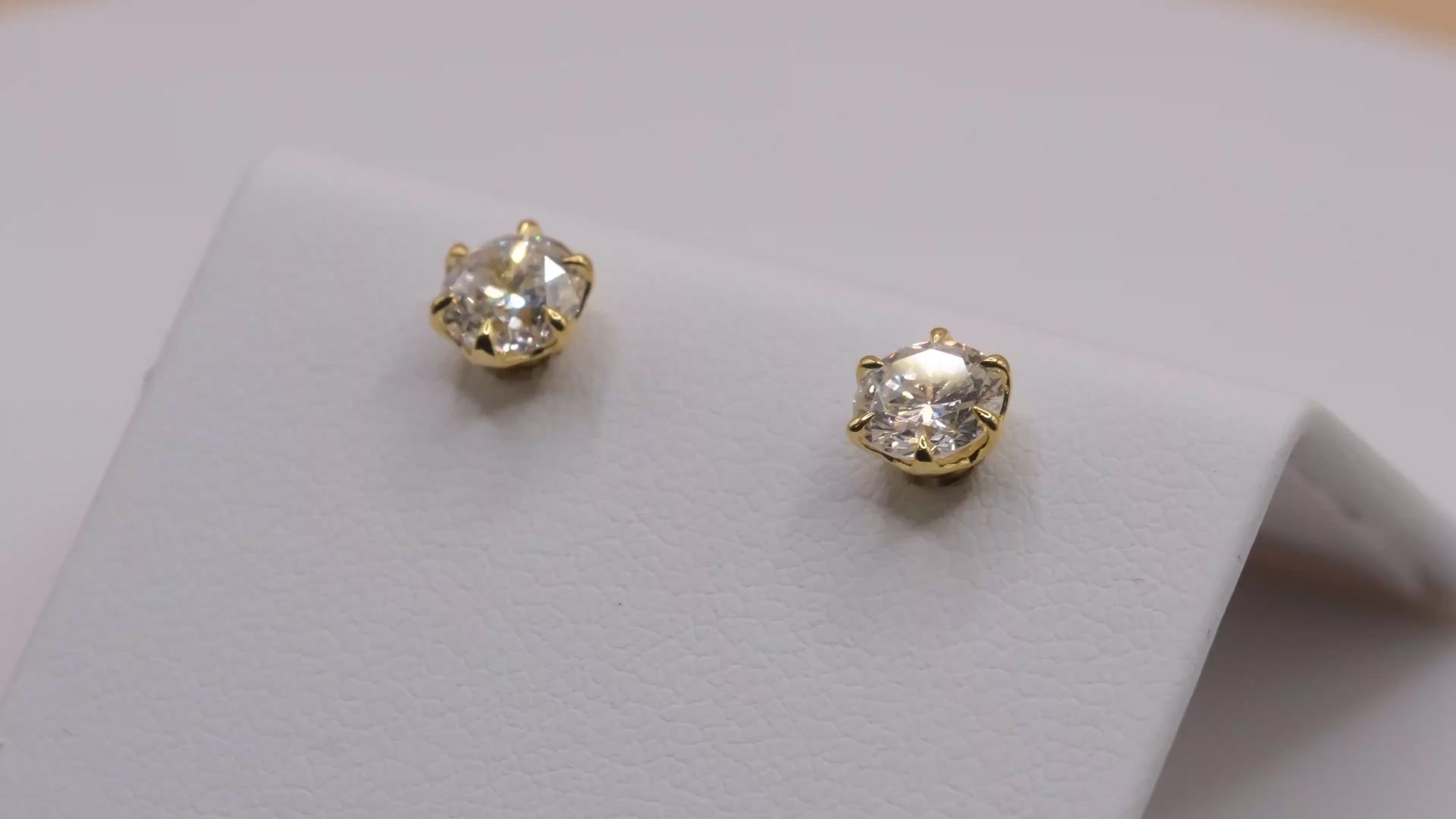 Video: yellow gold plated lab-grown diamond studs, sparkle close up