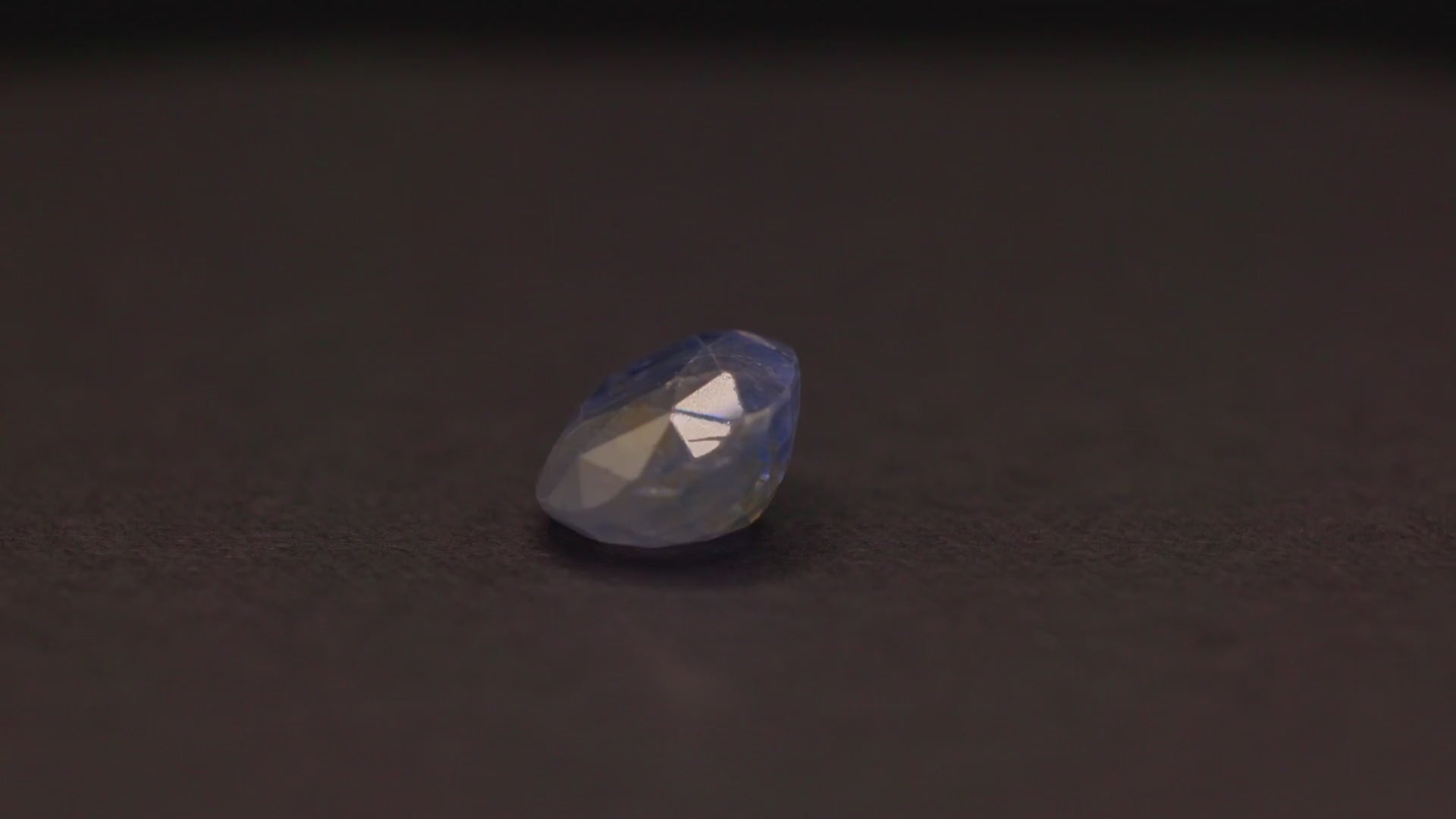 4.03 ct unheated light blue Ceylon sapphire, oval, view 2
