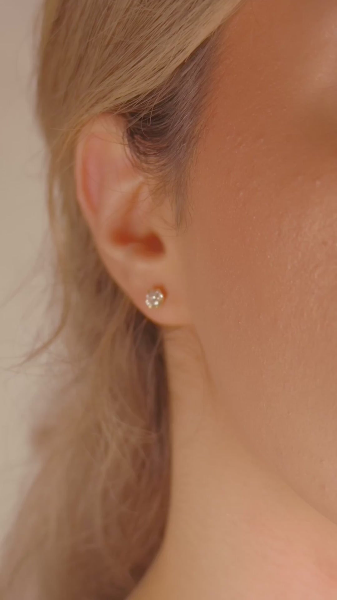 Video: 0.50 ct diamond stud worn on the earlobe, showing true size