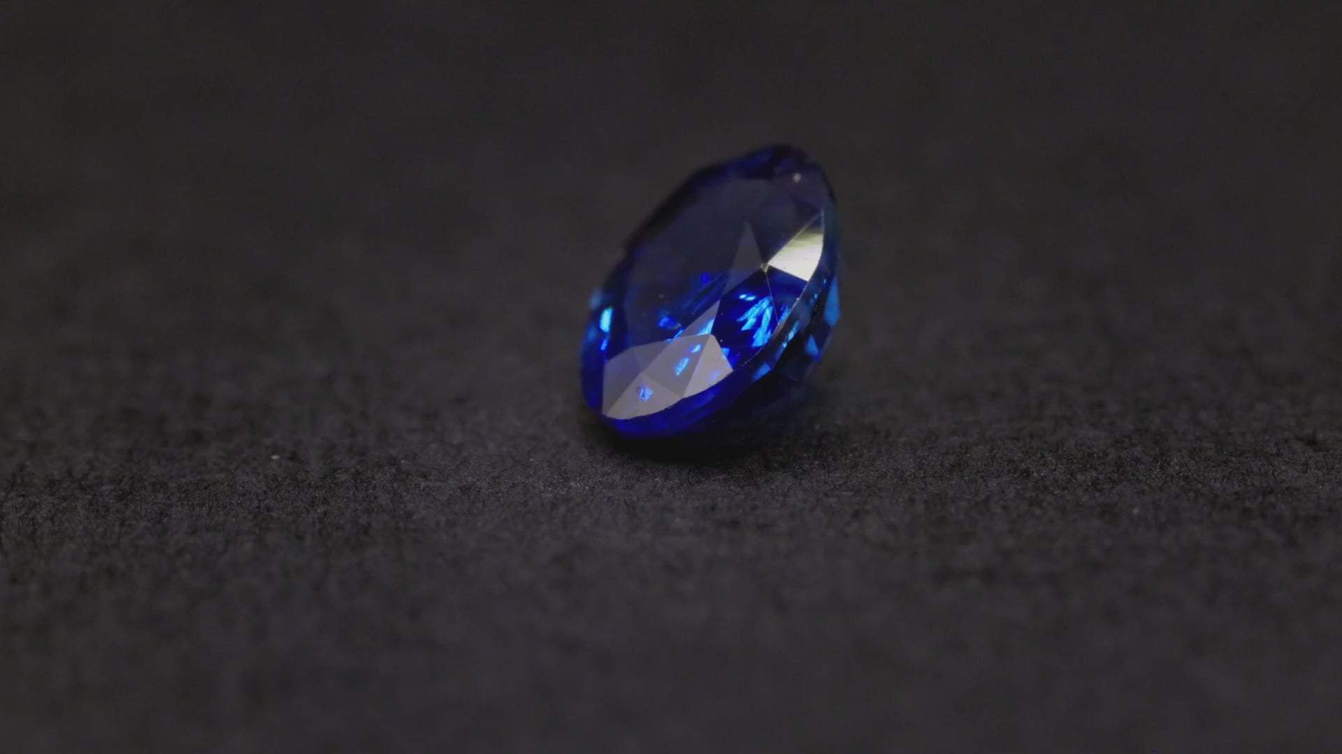 AGL certified 1.07 ct royal blue Ceylon sapphire, oval, view 2