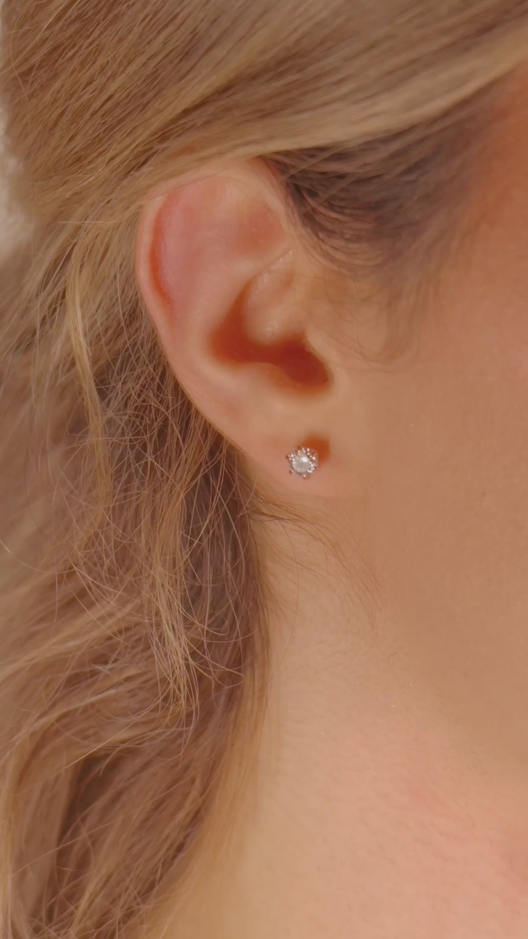 Video: lab-grown diamond stud earring worn on the ear