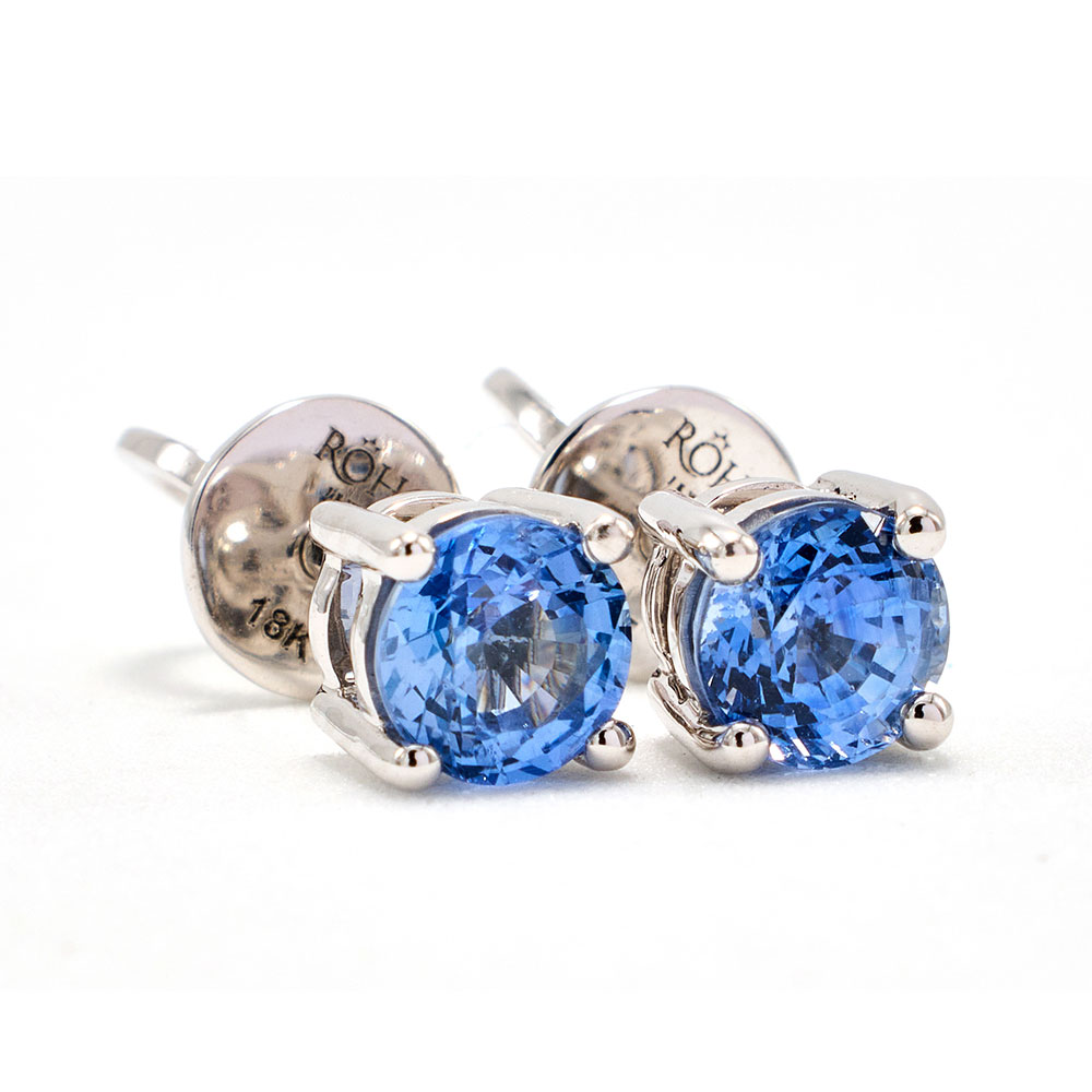 chic-blue-sapphire-stud-earrings_white_01 chic-blue-sapphire-stud-earrings_white