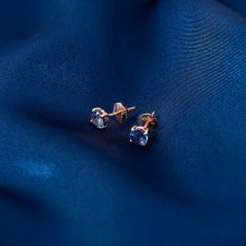 handcrafted_blue_sapphire_stud_earrings_rose