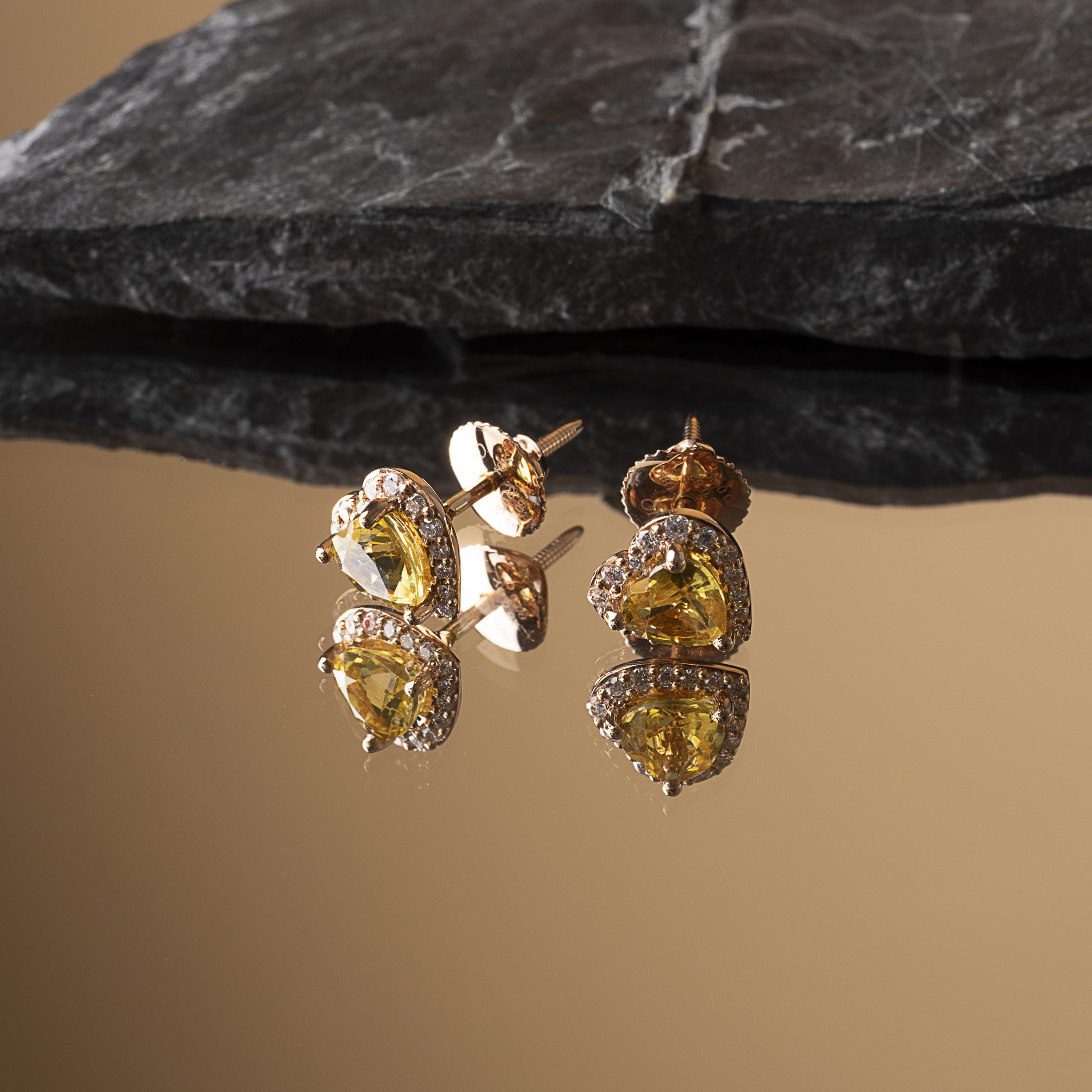 in_love_yellow_sapphire_diamond_stud_earrings_yellow