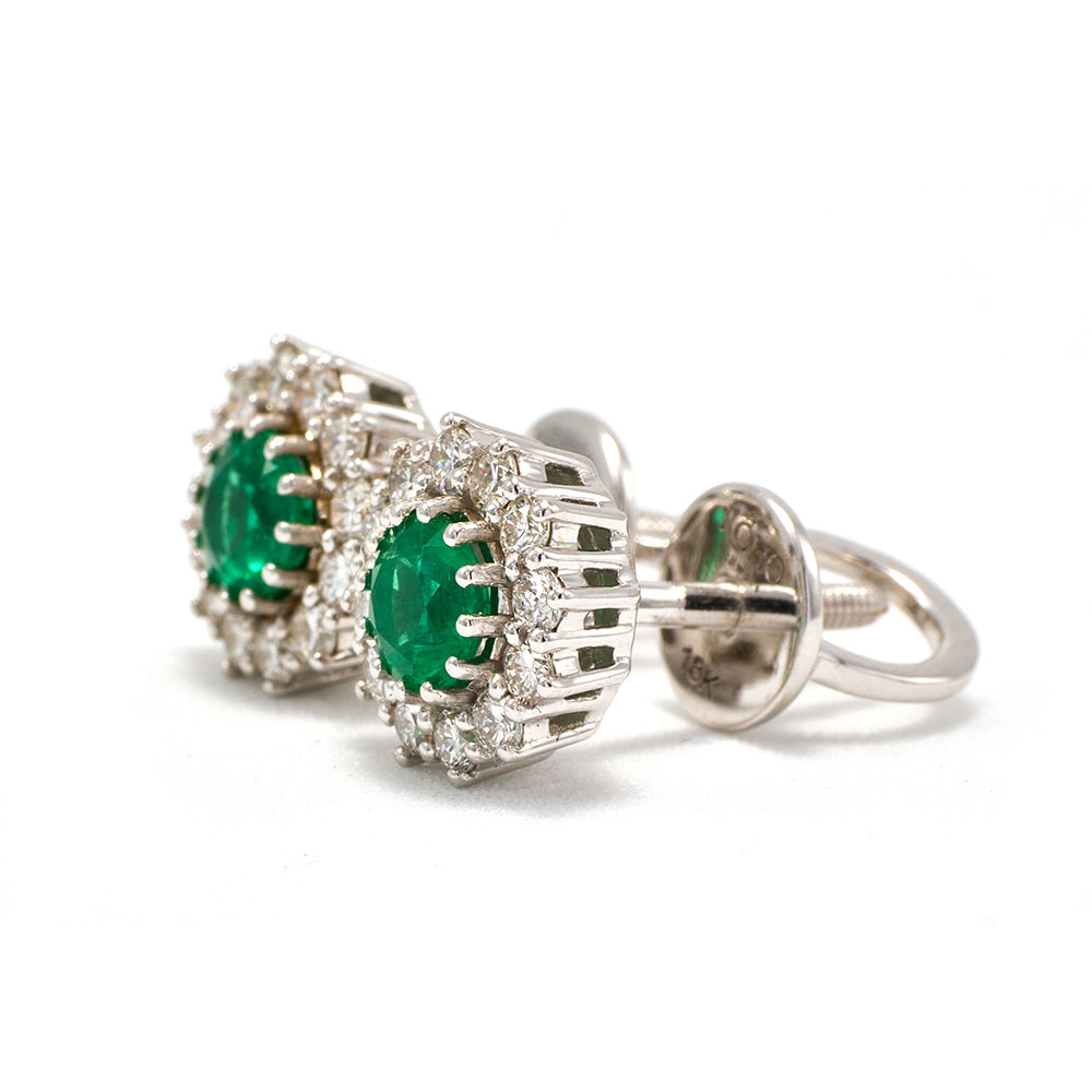 rich_greenemerald_stud_earrings_with_halo_diamonds_white